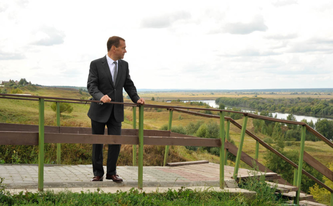 Медведев заявил, что утвердил новую госпрограмму развития села / Агро-Матик