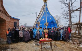 В Решном освятили купол и крест храма Успения Божией матери / Агро-Матик
