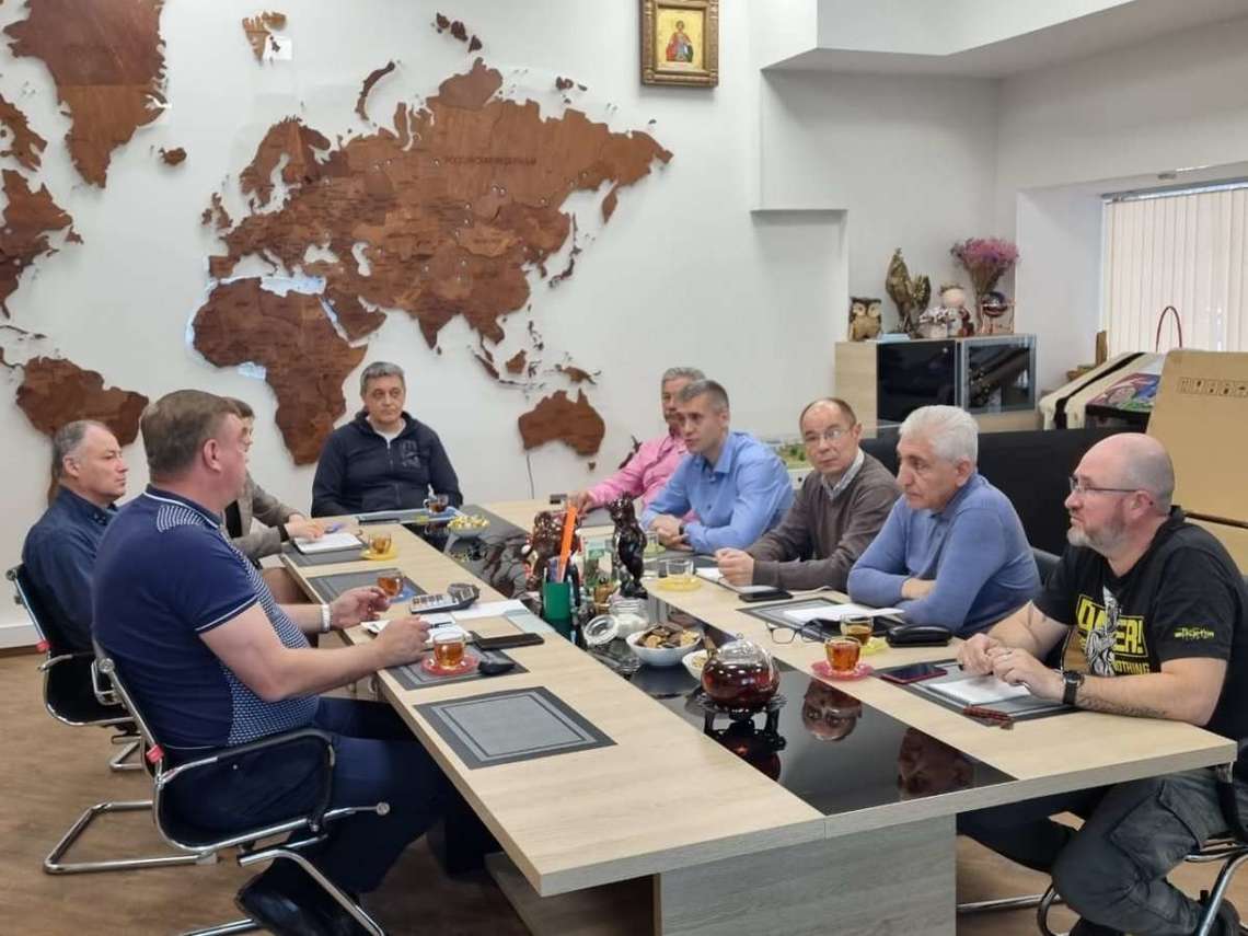 В Санкт-Петербургском офисе ООО НПО «Агро-Матик» прошло рабочее совещание генерального директора компании Андрея Ставцева с руководителями направлений деятельности компании